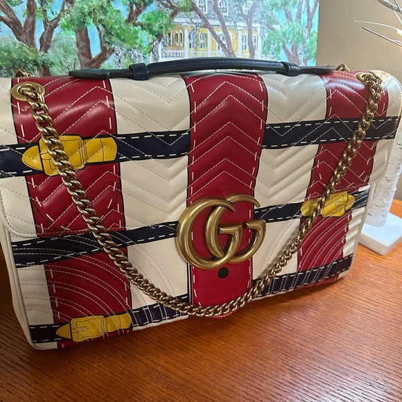 Gucci Handbags - Gucci maxi marmont bag